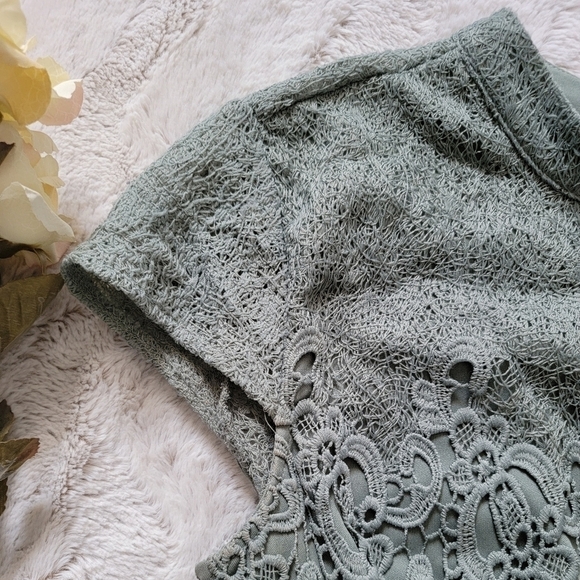 Star Crossed Lovers Seafoam Green High Collar Lace Accent Cap Sleeve Dress Small - Picture 5 of 13